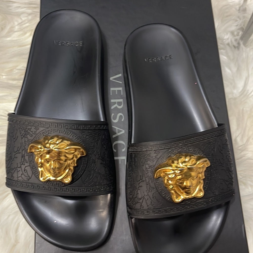 Beautiful Versace Slides - Picture 2 of 12